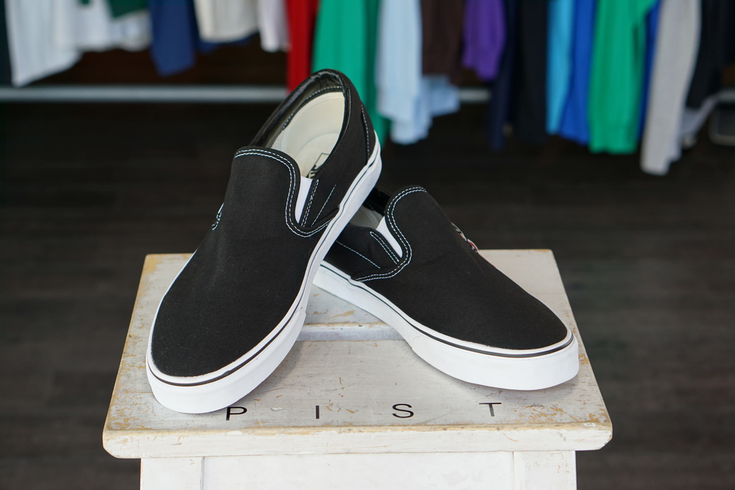 VANS  クラシックラインを代表するモデル  クラシック スリッポン(CLASSIC SLIP-ON)